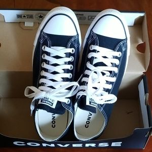 NWOT Converse lo-tops